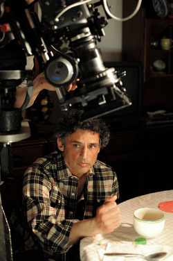 ENRICO LO VERSO famoso attore italiano di origini siciliane. Fotografie di scena e set di Giulio Azzarello &copy;2014.