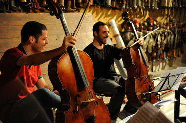 GIACOMO CUTICCHIO e il suo ensemble musicale. Fotografie di Giulio Azzarello &copy;2014.
