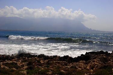 PAESAGGIO SICILIANO di MARE. Fotografia di Giulio Azzarello &copy;2018.