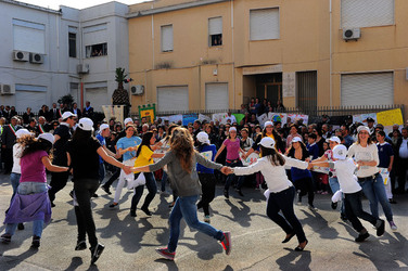 IL MURO DELL ANTIMAFIA e della legalit&agrave; a Partinico in Sicilia. Fotografie di Giulio Azzarello &copy;2014.