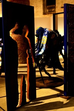 VENEZIA installazione nigeriana inizio Arsenale. Biennale Arch. Cont.. Fotografie di Giulio Azzarello &copy;2022.