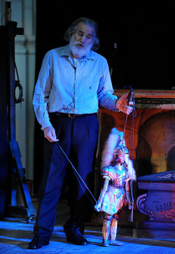 OPERA DEI PUPI di Mimmo Cuticchio in uno spettacolo natalizio a Palermo. Fotografie di Giulio Azzarello ©2014. OPERA DEI PUPI di Mimmo Cuticchio in uno spettacolo natalizio a Palermo. Fotografie di Giulio Azzarello ©2014.