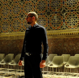 Mimmo Cuticchio in un suo spettacolo. Fotografie di Giulio Azzarello &copy;2017.