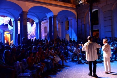 SERENATA fotografie di Giulio Azzarello ©2020. SERENATA fotografie di Giulio Azzarello ©2020.