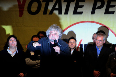 I COMIZI di BEPPE GRILLO in Sicilia a Palermo alcuni momenti. Fotografie di Giulio Azzarello &copy;2014.