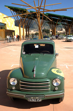 AUTO CLASSICHE ovvero la loro modernit&agrave; in mostra con tanti modelli del passato. Fotografie di Giulio Azzarello &copy;2014.