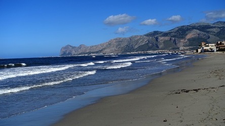 COSTA SICILIANA. Fotografie di Giulio Azzarello &copy;2022.
