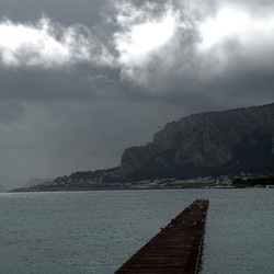 MONDELLO. Fotografie di Giulio Azzarello ©2024. MONDELLO. Fotografie di Giulio Azzarello ©2024.