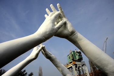 LE MANI DI LORENZO QUENN Biennale di Venezia. Fotografie di Giulio Azzarello &copy;2020.