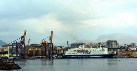IL GOLFO E IL PORTO DI PALERMO. Fotografie di Giulio Azzarello &copy;2015 2016.