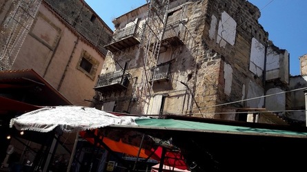 IL MERCATO DI BALLAR&ograve; a Palermo. Fotografie di Giulio Azzarello &copy;2018.