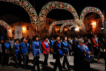 PROCESSIONE RELIGIOSA in Sicilia. Fotografie di Giulio Azzarello &copy;2014.
