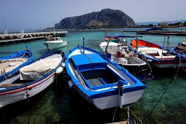 MONDELLO. Fotografie di Giulio Azzarello &copy;2023.