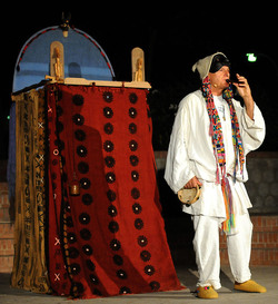 BRUNO LEONE e il suo Pulcinella spettacolo. Fotografie di Giulio Azzarello ©2014. BRUNO LEONE e il suo Pulcinella spettacolo. Fotografie di Giulio Azzarello ©2014.