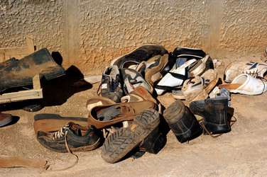 SCARPE di persone povere. Fotografie di Giulio Azzarello &copy;2016.