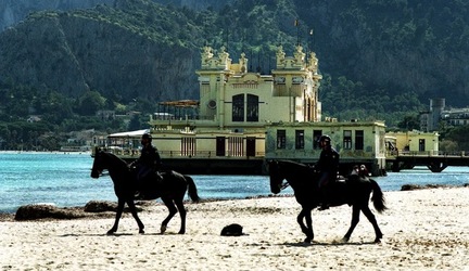 MONDELLO fotografie di Giulio Azzarello ©2021. MONDELLO fotografie di Giulio Azzarello ©2021.