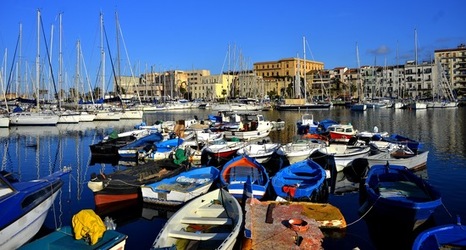 BARCHE da PESCA fotografie di Giulio Azzarello ©2019. BARCHE da PESCA fotografie di Giulio Azzarello ©2019.