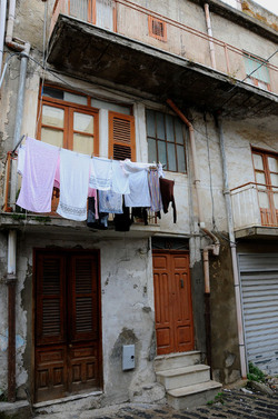 FAVARA in provincia di Agrigento. Fotografie di Giulio Azzarello 2014.