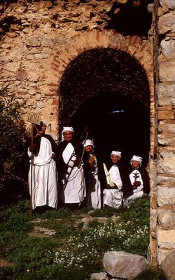 LA CERCA processione religiosa. Fotografie di Giulio Azzarello &copy;1996 2021.