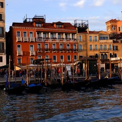 VENEZIA fotografie di Giulio Azzarello &copy;2022.