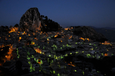 CALTABELLOTTA in Sicilia. Fotografie di Giulio Azzarello ©2014.