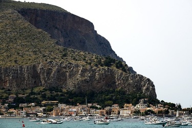 MONDELLO. Fotografe di Giulio Azzarello &copy;2023.