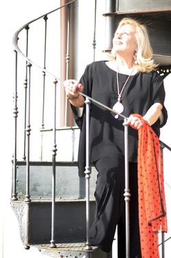 SARA FAVARO attrice e poetessa siciliana. Fotografie di Giulio Azzarello &copy;2018.