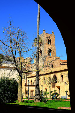 MONREALE in Sicilia. Fotografie di Giulio Azzarello &copy;2016.
