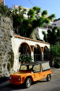 ISOLA DI USTICA il paese. Fotografie di Giulio Azzarello ©2016. ISOLA DI USTICA il paese. Fotografie di Giulio Azzarello ©2016.