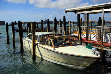 LUNGOMARE di VENEZIA. Fotografie di Giulio Azzarello &copy;2016.