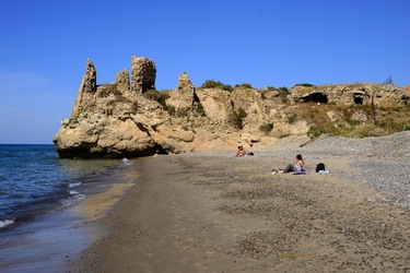 CASTELLO di Campofelice di Roccella. Fotografie di Giulio Azzarello &copy;2020.
