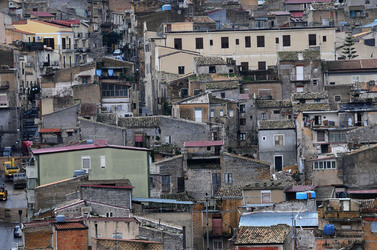 FAVARA in provincia di Agrigento. Fotografie di Giulio Azzarello 2014.