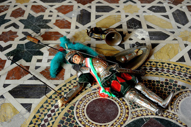 Mimmo Cuticchio in un suo spettacolo. Fotografie di Giulio Azzarello &copy;2017.