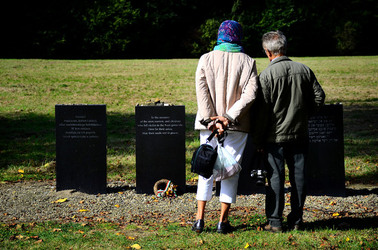 AUSCHHWITZ BIRKENAU le lapidi della memoria. Fotografie di Giulio Azzarello &copy;2016.