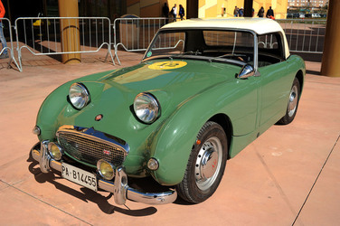 AUTO CLASSICHE ovvero la loro modernit&agrave; in mostra con tanti modelli del passato. Fotografie di Giulio Azzarello &copy;2014.