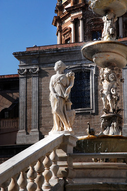 PIAZZA PRETORIA a Palermo panoramiche e particolari. Fotografie di Giulio Azzarello &copy;2014.
