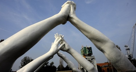 LE MANI DI LORENZO QUENN Biennale di Venezia. Fotografie di Giulio Azzarello &copy;2020.