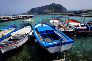 MONDELLO. Fotografie di Giulio Azzarello &copy;2023.