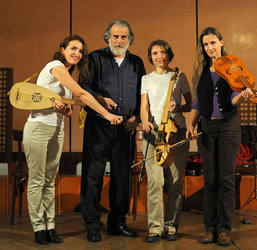 CARLO MAGNO spettacolo epico di e con Mimmo Cuticchio. Fotografie di Giulio Azzarello &copy;2014.