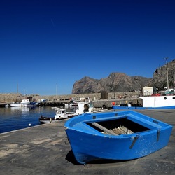ISOLA. Fotografie di Giulio Azzarello &copy;2024.