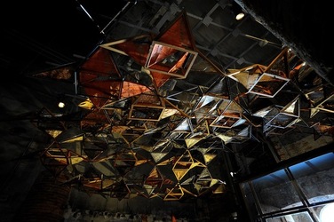 STRUTTURA TRIANGOLARE. Fotografie di Giulio Azzarello &copy;2018.