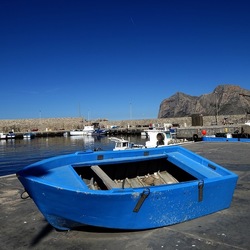 ISOLA. Fotografie di Giulio Azzarello &copy;2024.