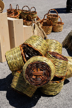 CESTO tipico tradizionale siciliano impagliato. Fotografie di Giulio Azzarello &copy;2014.