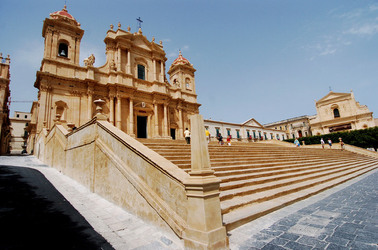 IL BAROCCO DI NOTO in Sicilia panoramiche e particolari. Fotografie di Giulio Azzarello &copy;2014.