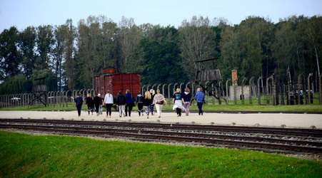 AUSCHIWITZ BIRKENAU il luogo della storia il campo. Fotografie di Giulio Azzarello &copy;2016.