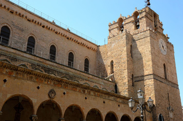 MONREALE in Sicilia con il suo Duomo e il Chiostro panoramiche e particolari. Fotografie di Giulio Azzarello &copy;2014.