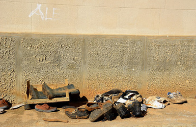 SCARPE di persone povere. Fotografie di Giulio Azzarello &copy;2016.