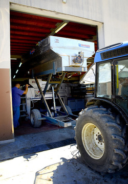 AZIENDA VITIVINICOLA in Sicilia. Fotografie di Giulio Azzarello ©2016. AZIENDA VITIVINICOLA in Sicilia. Fotografie di Giulio Azzarello ©2016.