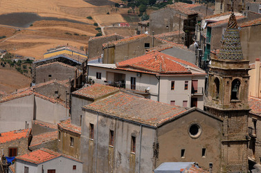 GANCI comune e antico borgo medievale delle Madonie in Sicilia. Fotografie di Giulio Azzarello &copy;2014.