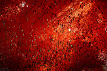 BIENNALE di VENEZIA padiglione giapponese. Foto di Giulio Azzarello &copy;2015 2016. Opera di Chiharu Shiota The KEY in the HAND .